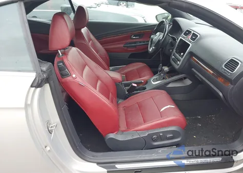 2010 Volkswagen Eos Lux z USA, uszkodzony, nr VIN WVWFA7AH0AV011881